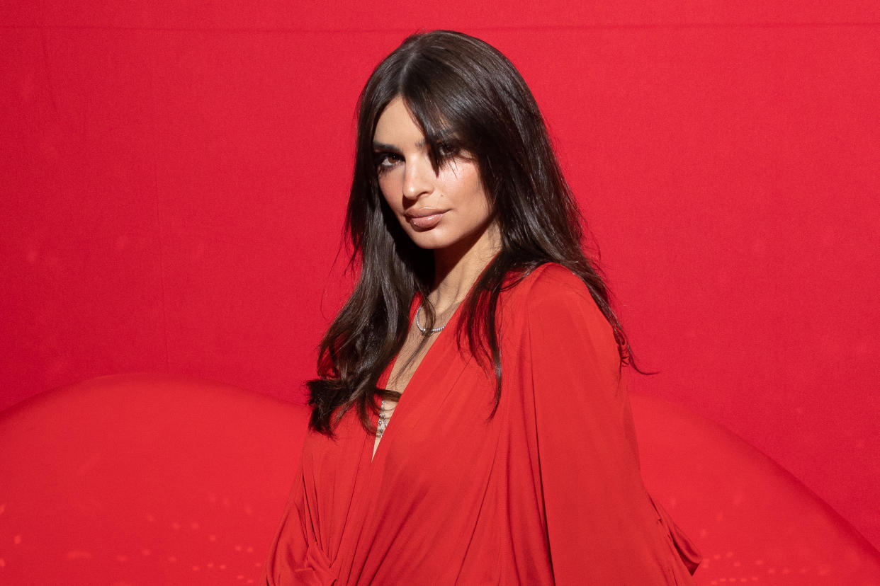 Faut-il coucher le premier soir ? Pour Emily Ratajkowski : 