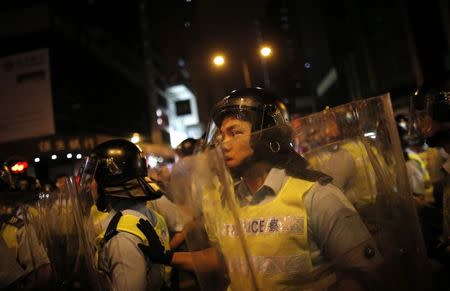 Riot police arrive at a protest site during clashes with pro-democracy protesters at the Mongkok shopping district of Hong Kong October 19, 2014. REUTERS/Carlos Barria