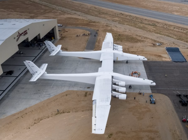 A company owned by Microsoft’s cofounder just unveiled the biggest plane in the world