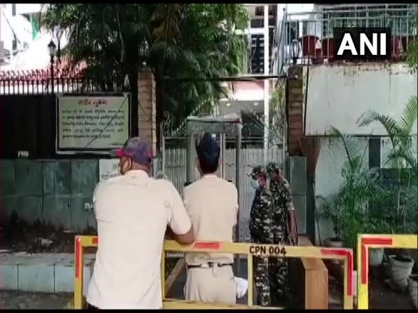 Visuals from outside Anil Deshmukh's residence