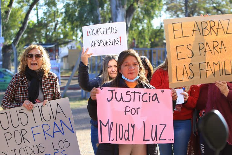 Reclamo de familiares de bebés muertos en hospital Neonatal de Córdoba.