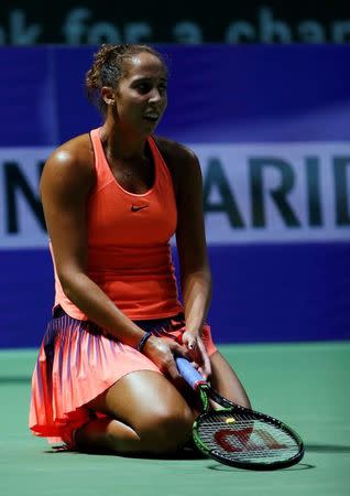 Tennis - Singapore WTA Finals Round Robin Singles - Singapore Indoor Stadium, Singapore - 27/10/2016 - Madison Keys of the U.S. reacts after a losing a point against Angelique Kerber of Germany REUTERS/Edgar Su