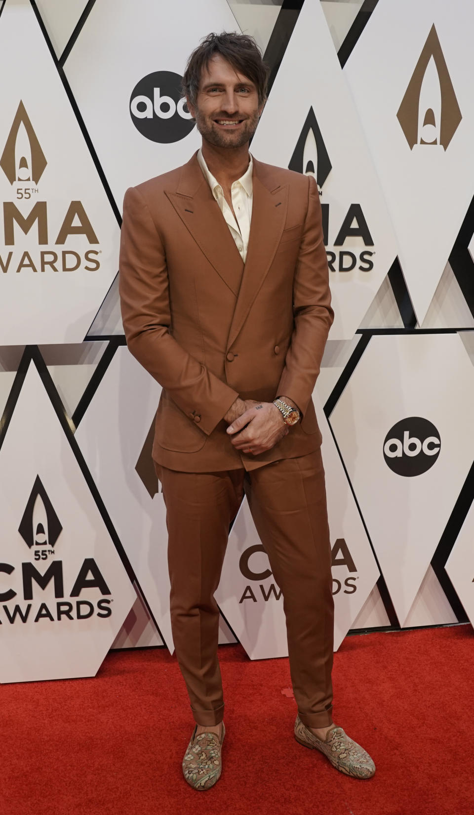 Ryan Hurd arrives at the 55th annual CMA Awards on Wednesday, Nov. 10, 2021, at the Bridgestone Arena in Nashville, Tenn. (AP Photo/Ed Rode)