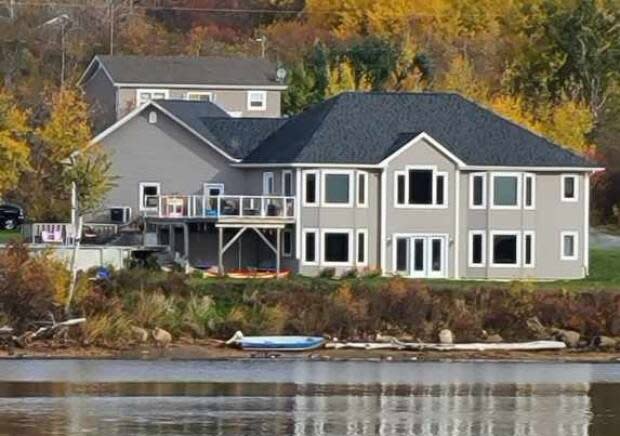 The Gitpo Spirit Lodge is located on the Miramichi River in Eel Ground First Nation.