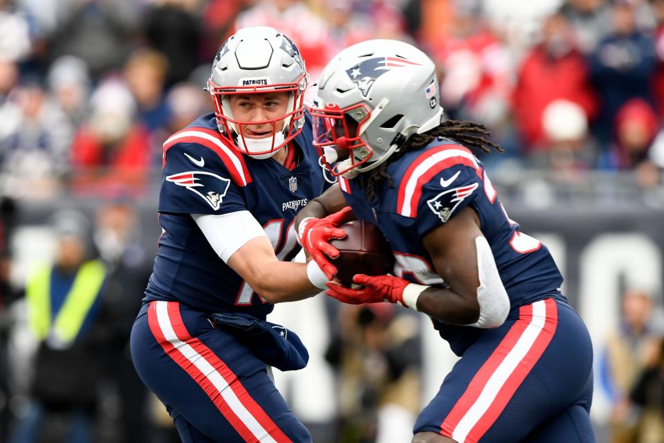 Patriots quarterback Mac Jones hands the ball off to running back Rhamondre Stevenson during the first half against the Cleveland Browns on Sunday at Gillette Stadium.