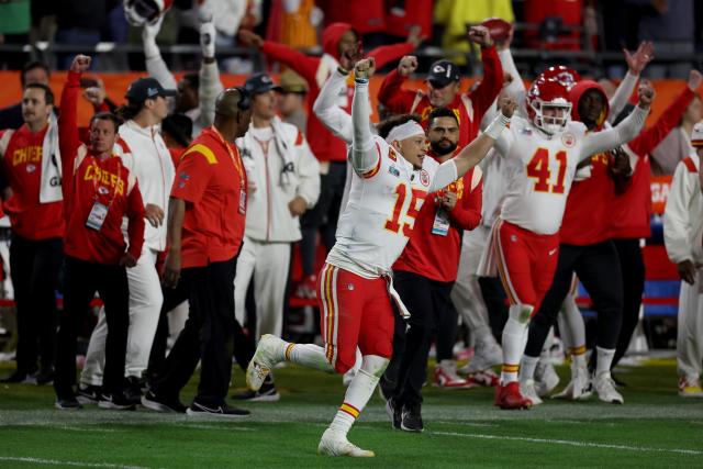 Patrick Mahomes, Kansas City limp into halftime of Super Bowl 2023 trailing  Philadelphia Eagles 