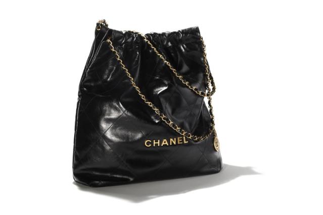Urban roses: all the secrets of the new Chanel 22 bag - ZOE Magazine