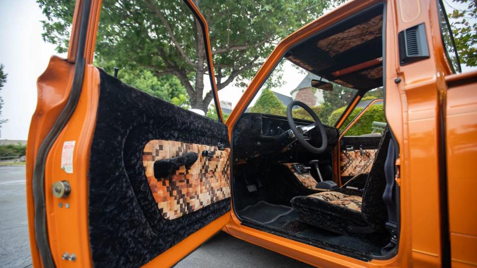 1973 datsun 620 pickup interior