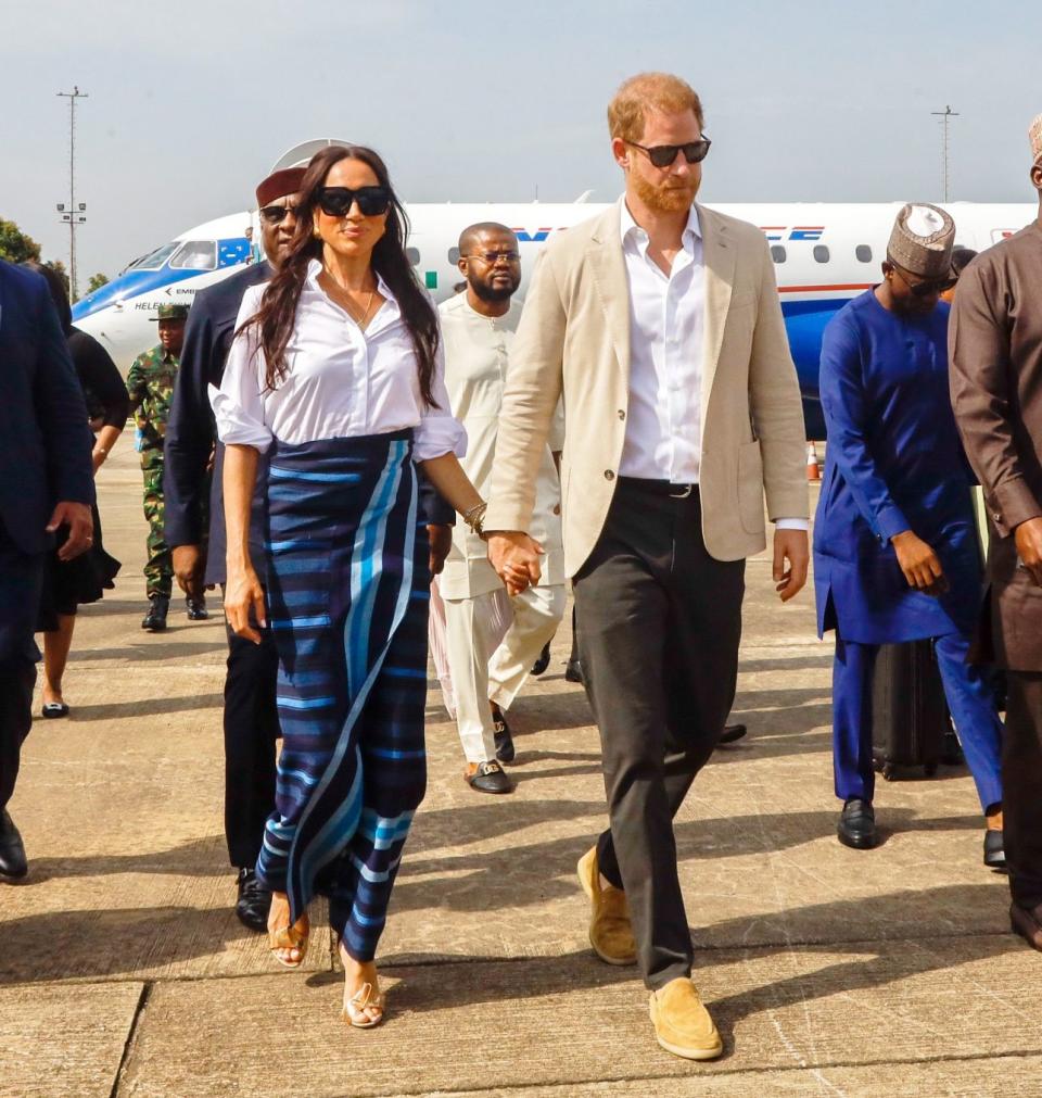 The Duchess in a skirt gifted to her by the Nigerian Diaspora Commission