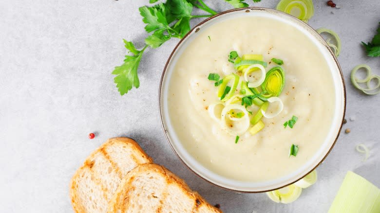 Cauliflower soup next to toasted bread