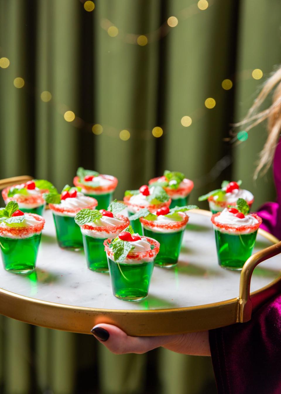 mistletoe jello shots delishcom