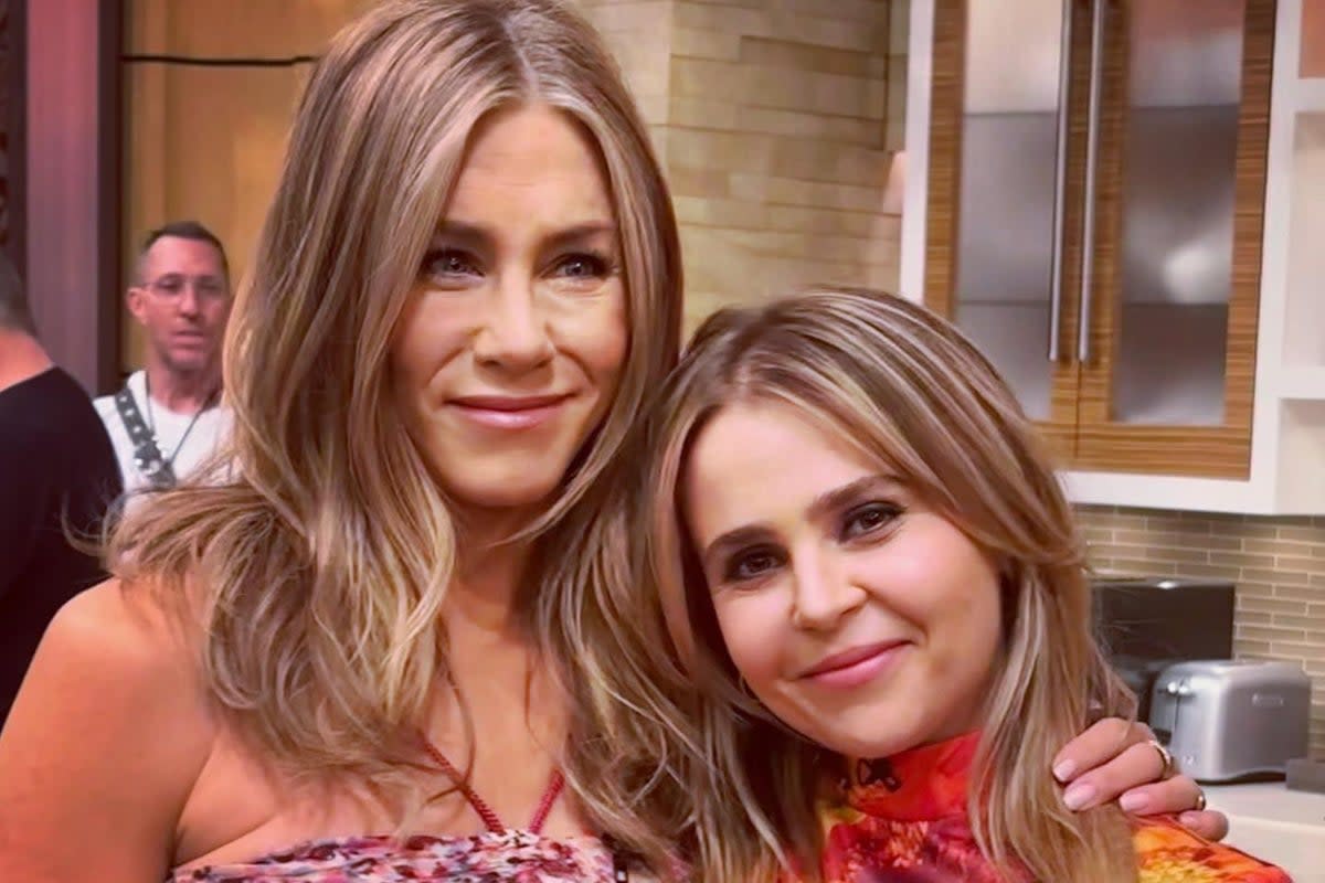 Aniston and Mae Whitman reunited on  Live With Kelly and Ryan  (Mae Whitman/Instagram )