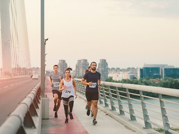 Running, Atmospheric phenomenon, Recreation, Yellow, Long-distance running, Morning, Sky, Marathon, Bridge, Half marathon, 