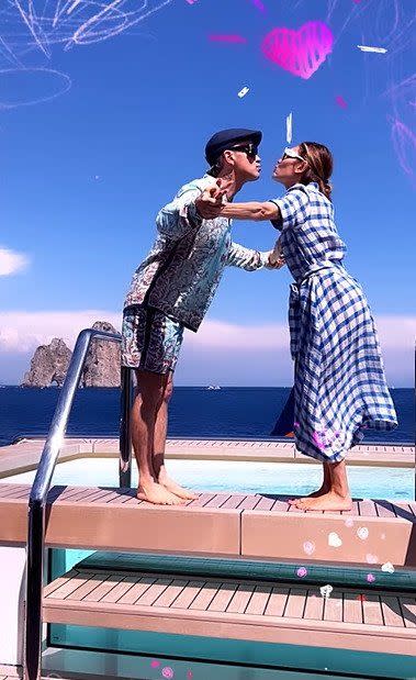 robbie williams ayda field kissing on a yacht