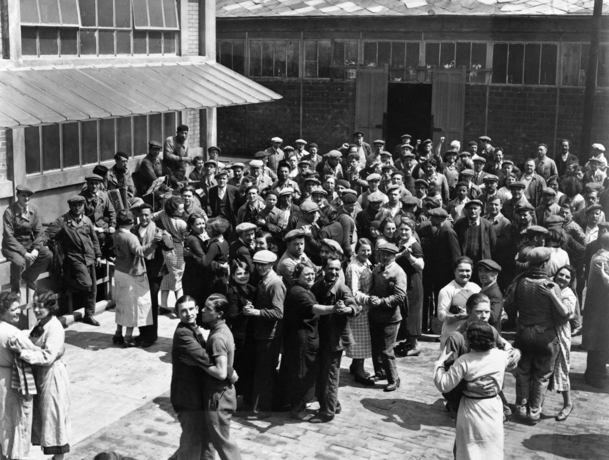 Une usine occupée par des grévistes, en juin 1936 (Photo by ARCHIVE / AFP)