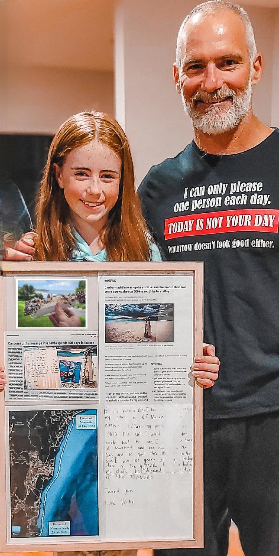 Scott and Vicky can be seen smiling together side by side, while Vicky holds the frame she was gifted which includes the original note she sent. 