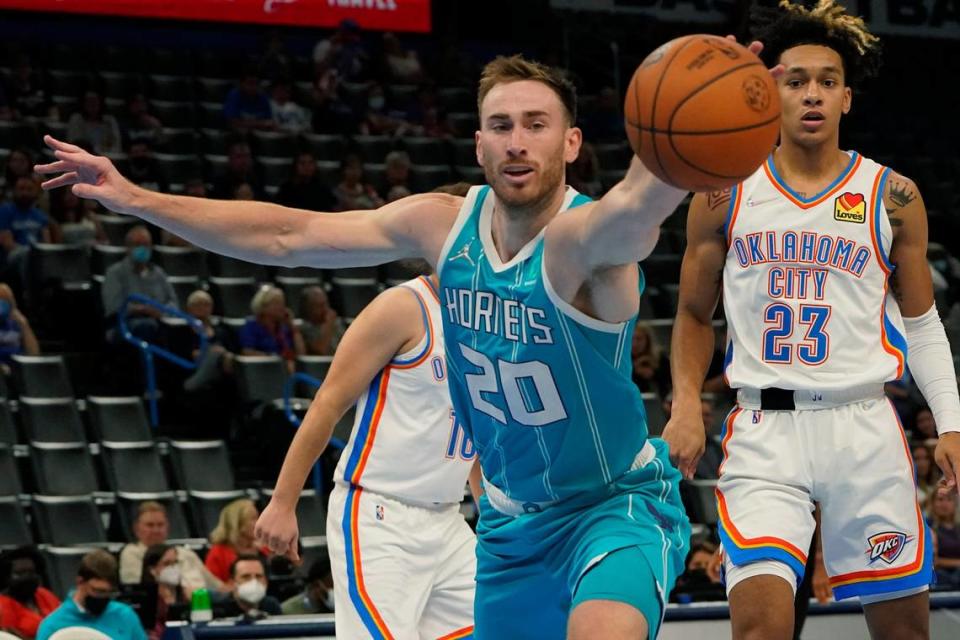 Charlotte Hornets forward Gordon Hayward (20) may play 28-32 minutes a game this season instead of 35 in hopes of keeping him healthy, GM Mitch Kupchak said.