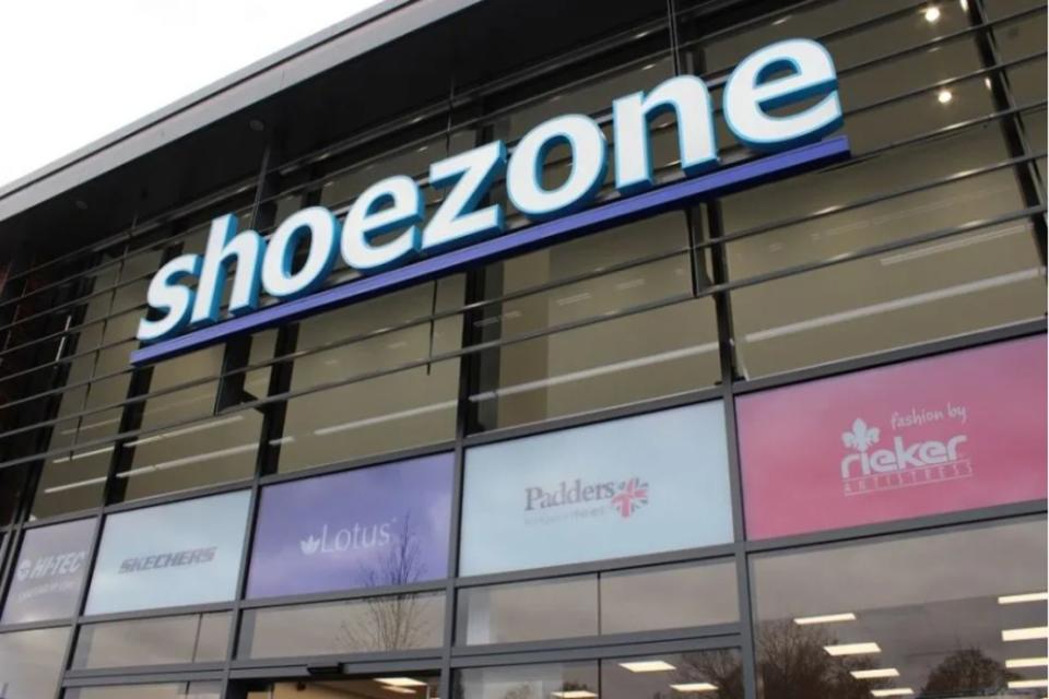 Shares in affordable footwear company Shoe Zone slumped by over nine per cent in early trade as the business fails to shake the hangover from its profit warning two months ago. 