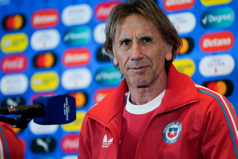 Ricardo Gareca es el entrenador de la selección de Chile, que enfrenta a la Argentina este martes