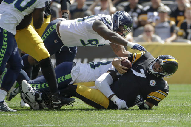 Pittsburgh Steelers quarterback Ben Roethlisberger (7) is sacked