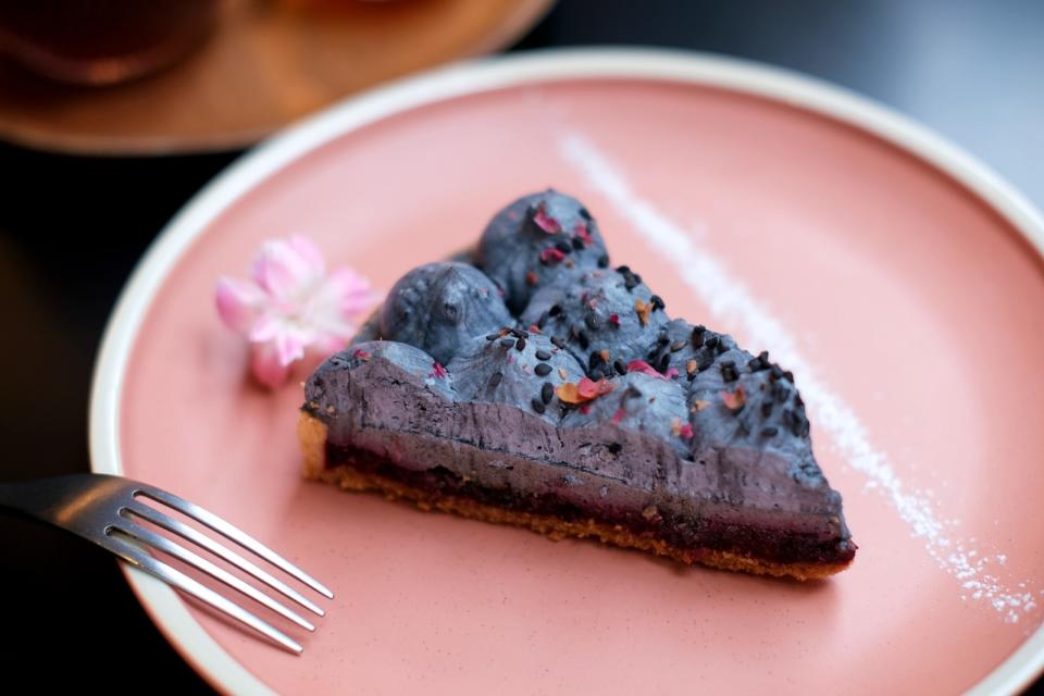 Vegan Sesame Berries Tart（$65）