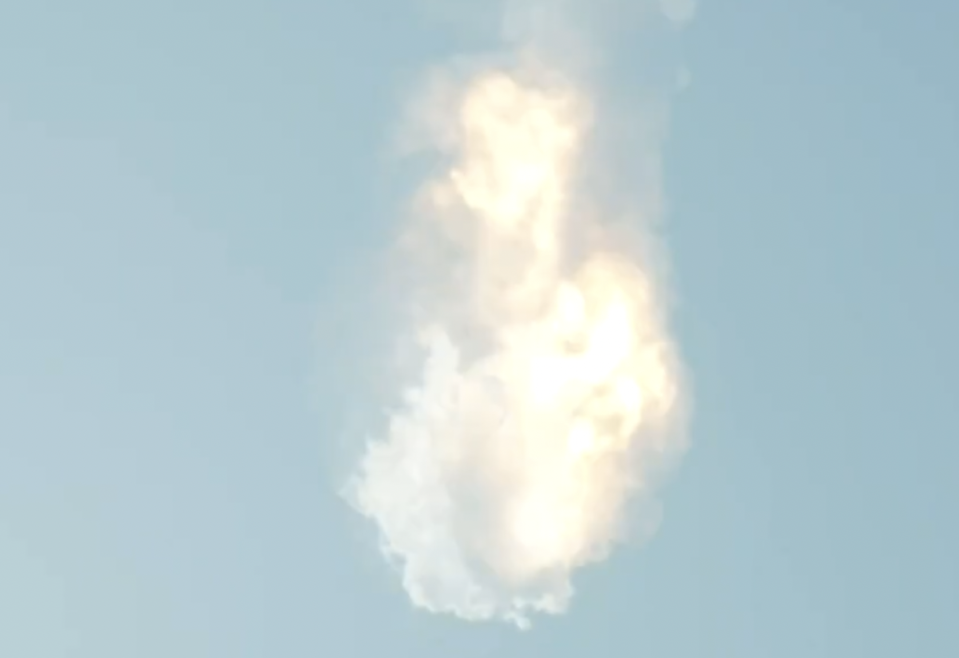 星艦（Starship）爆炸當下。（翻攝自@SpaceX）