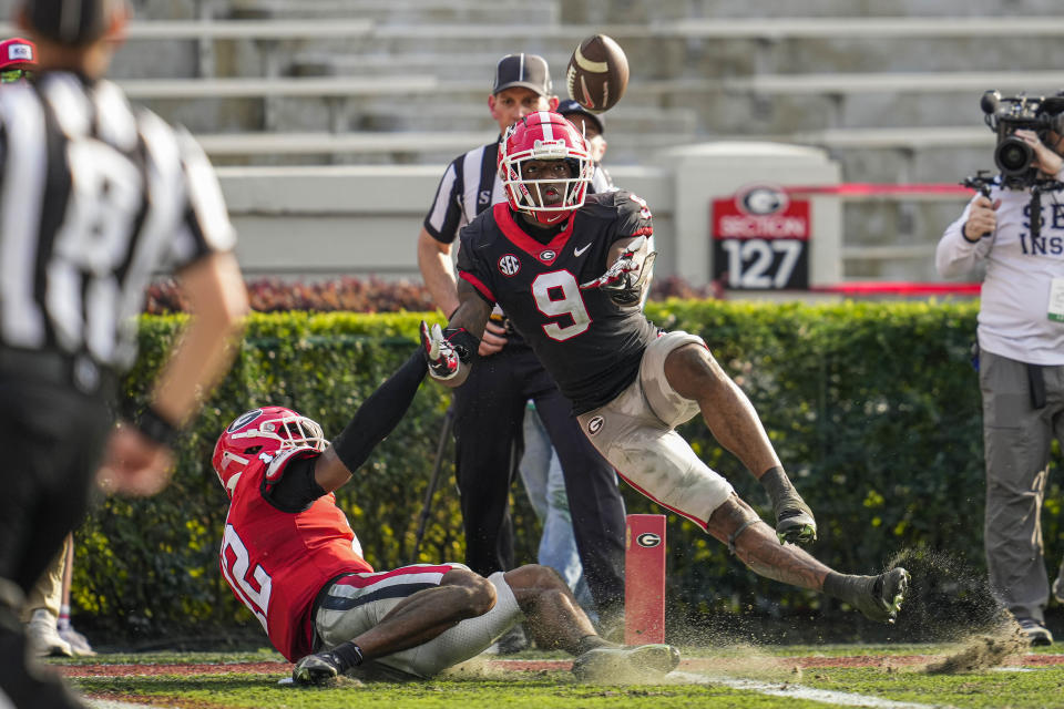 Georgia Bulldogs wide receiver Jackson Meeks (No. 9) tries for a catch against defensive back Julian Humphrey (No. 12) during the Georgia spring game. Dale Zanine-USA TODAY Sports
