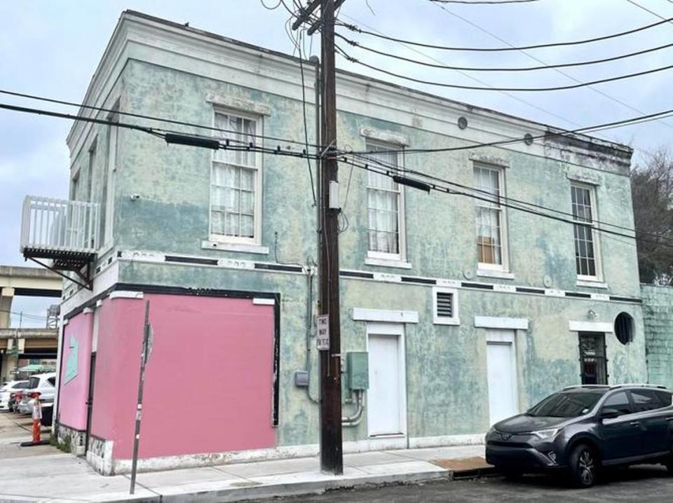 The British superstar street artist Banksy’s 2008 painting of Fred ‘The Gray Ghost’ Radtke has been removed from the wall that held it for 16 years. The stencil painting used to be on the side of this townhouse at the corner of Clio and Carondelet Streets.