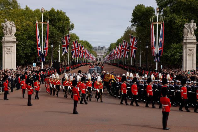 The Procession following the coffin of Queen Elizabeth II, on the State Gun Carriage of the Royal Navy, comes up The Mall on its way to Wellington Arch. (Photo: ODD ANDERSEN via Getty Images)