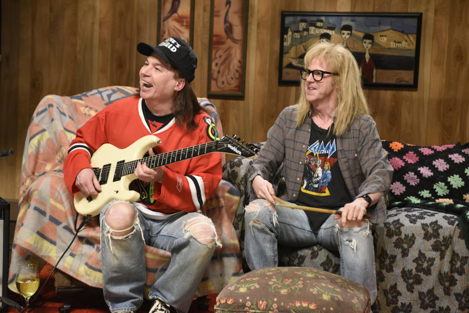 <p>Mike Meyers and Dana Carvey reunited for a special "Wayne's World" sketch that was featured on&nbsp;the "SNL" 40th anniversary special. It was amazing. And the two actors look <em>exactly</em> the same.&nbsp;</p>