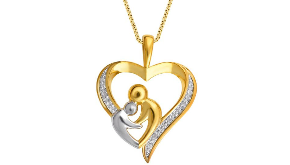 Surprise a mom with this beautiful necklace. (Photo: Walmart)