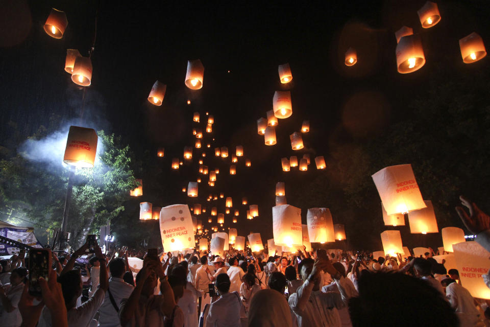 People release lanterns during the celebration of Vesak, which marks the day of Buddha's birth, death and enlightenment at the 9th century Borobudur Temple in Magelang, Central Java, Indonesia, Thursday, May 23, 2024. (AP Photo/Slamet Riyadi)