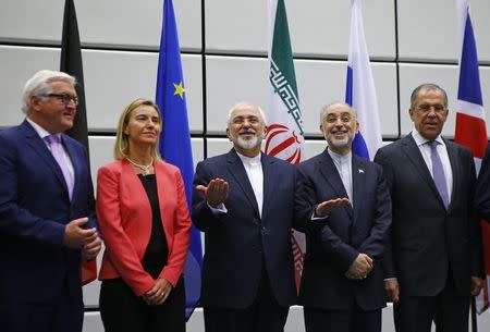 German Minister for Foreign Affairs Frank-Walter Steinmeier, High Representative of the European Union for Foreign Affairs and Security Policy Federica Mogherini, Iranian Foreign Minister Mohammad Javad Zarif, Iranian ambassador to IAEA Ali Akbar Salehi and Russian Foreign Minister Sergey Lavrov (L-R), prepare for a family photo in Vienna, Austria 14 July, 2015. REUTERS/Leonhard Foeger