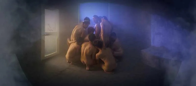 《霧中》鏡頭聚焦男同志三溫暖、觸及慾望與肌膚，透過VR影像在場參與。（國家影視聽中心提供）