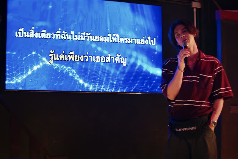 泰國人氣演員Bright在《分期付款愛上你》開金口唱情歌。（圖／采昌國際多媒體提供）