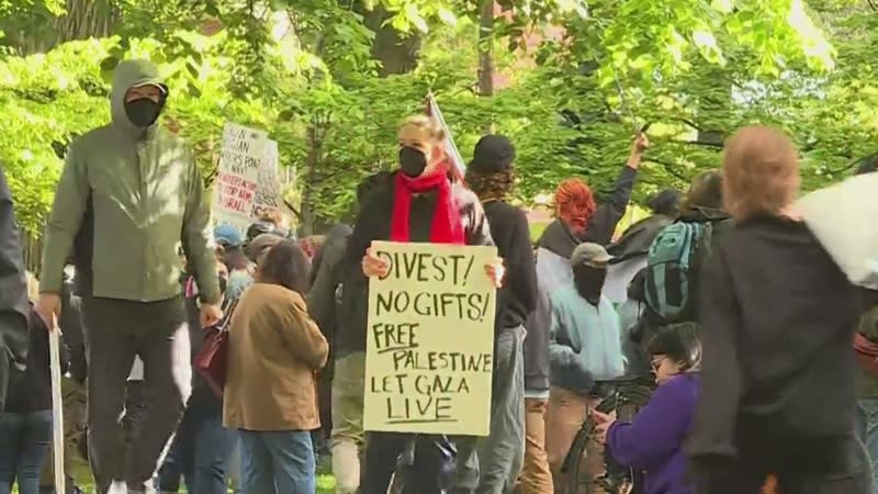 Protesters against the war in Gaza marched on the campus of Portland State University, April 29, 2024 (KOIN)