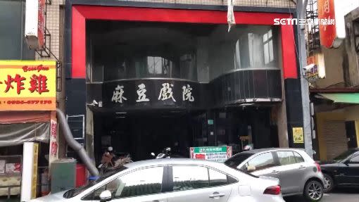 台南的麻豆戲院因疫情暫停營業。