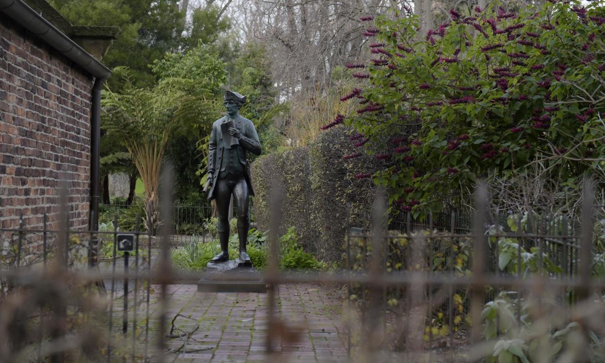 <span>The Captain Cook memorial in Fitzroy gardens before the attack … the state government will support the council if it decides to reinstate the statue. </span><span>Photograph: Bloomberg/Getty Images</span>