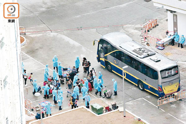 內地疫情正死灰復燃，但港府卻有意推出「來港易」，讓內地旅客抵港後毋須坐「疫監」。