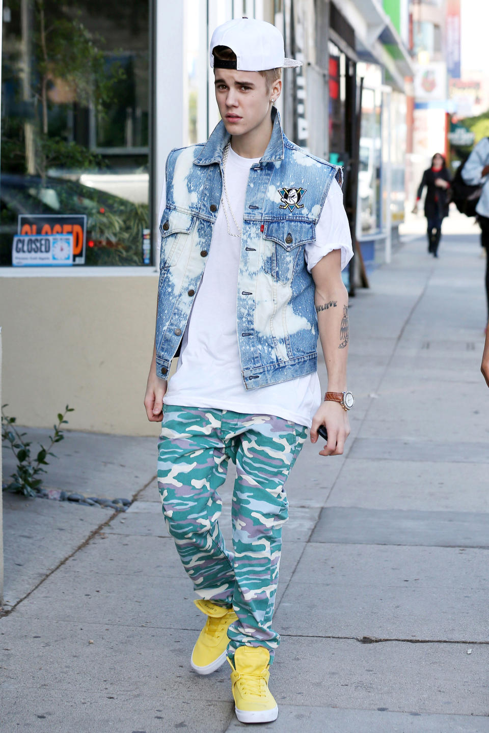 <p>No one mixes prints like Bieber. Masterful.</p>