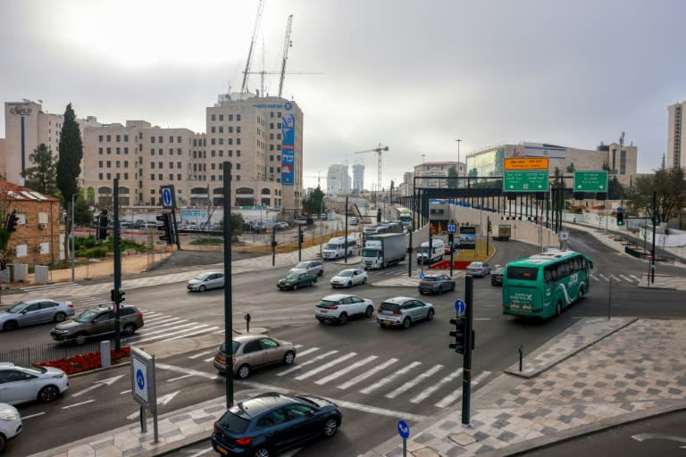 On Sunday morning, people were starting to tentatively drive on Jerusalem's streets (Menahem Kahana)