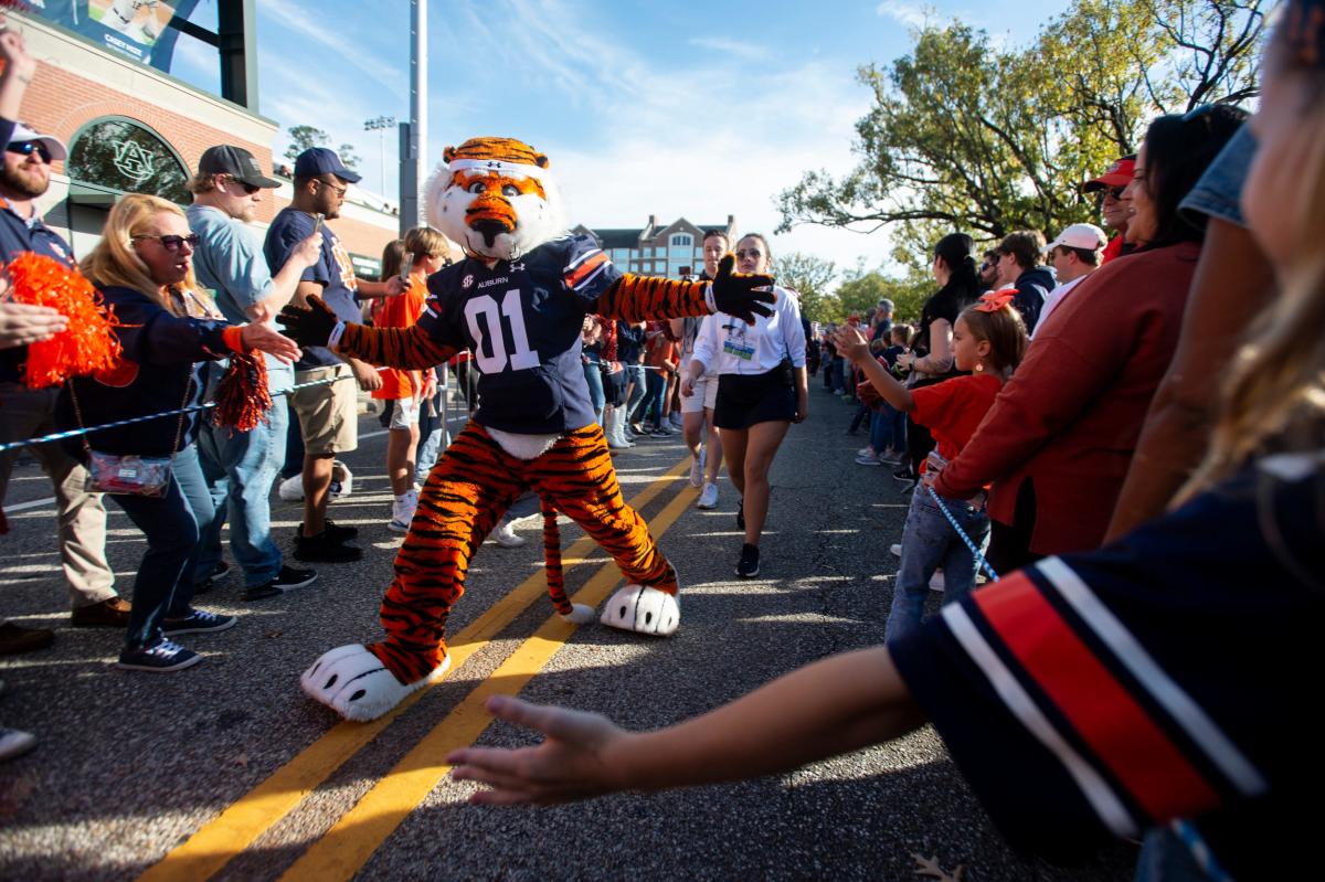 Top 10 recruiting class at Auburn led by Tavaris Dice and Malik Autry