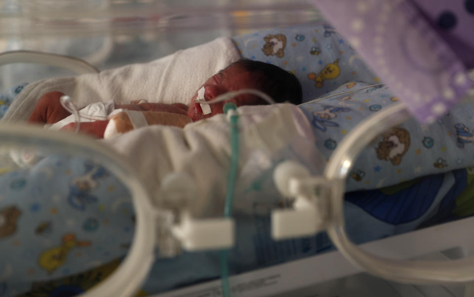 A newborn baby receives oxygen in an incubator in the intensive care unit of the Women's Hospital maternity ward in La Paz, Bolivia, Thursday, Aug. 13, 2020. Doctors say the supply of oxygen for the babies is becoming scarce, the result of nationwide blockades by supporters of the party of former President Evo Morales who object to the recent postponement of elections. Bolivia's political and social crisis is coinciding with the continued spread of the new coronavirus. (AP Photo/Juan Karita)