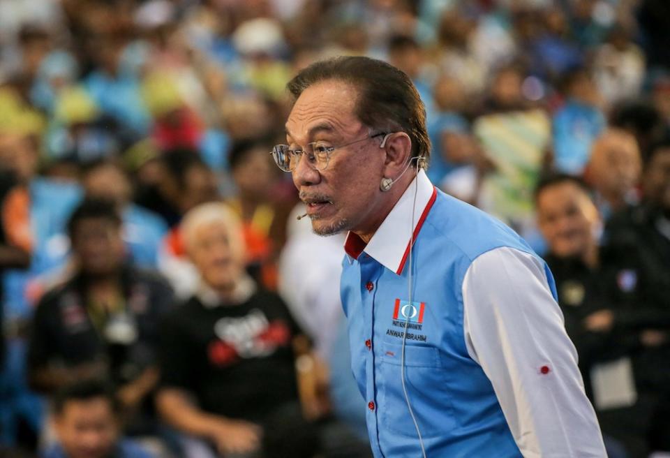 PKR president Datuk Seri Anwar Ibrahim officiates the Perak PKR Convention in Kuala Kangsar December 3, 2019. — Picture by Farhan Najib