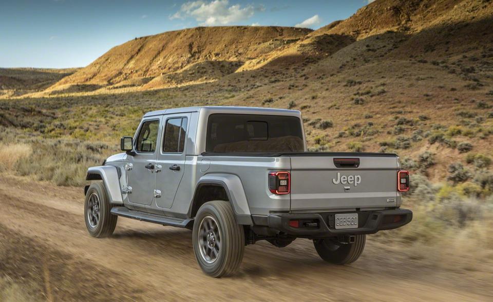 <p>It's no secret that a longer wheelbase can provide a better ride, and Jeep claims that the positioning of the Gladiator bed's centerline slightly aft of the rear axle centerline contributes to improved ride quality relative to the JL Wrangler when loaded with cargo. </p>