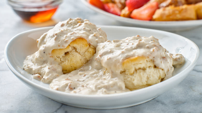 Biscuits in gravy