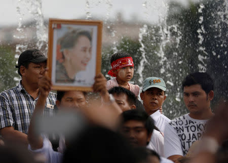 Supporters seen during a rally as they support Myanmar's State Councilor Aung San Suu Kyi in Yangon, Myanmar September 24, 2017. RETUERS/Soe Zeya Tun