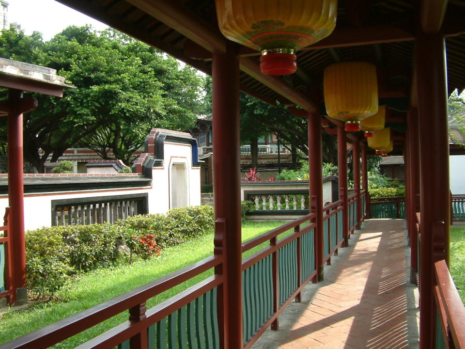 常有民眾在古色古香的林家花園拍照取景，尤其是林園的迴廊深受大家的喜愛。   圖：新北市文化局提供