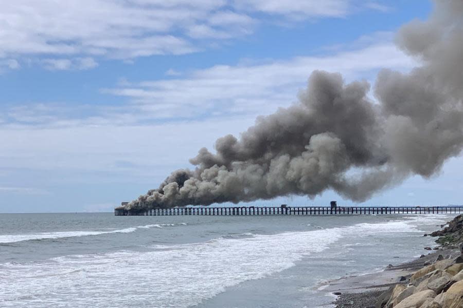 Incendio en muelle de Oceanside llena de humo a San Diego