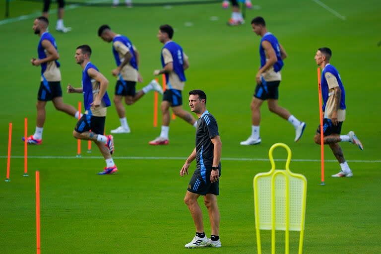 Lionel Scaloni en el entrenamiento de la selección argentina previo al partido por cuartos de final contra Ecuador en el NRG Stadium en Houston